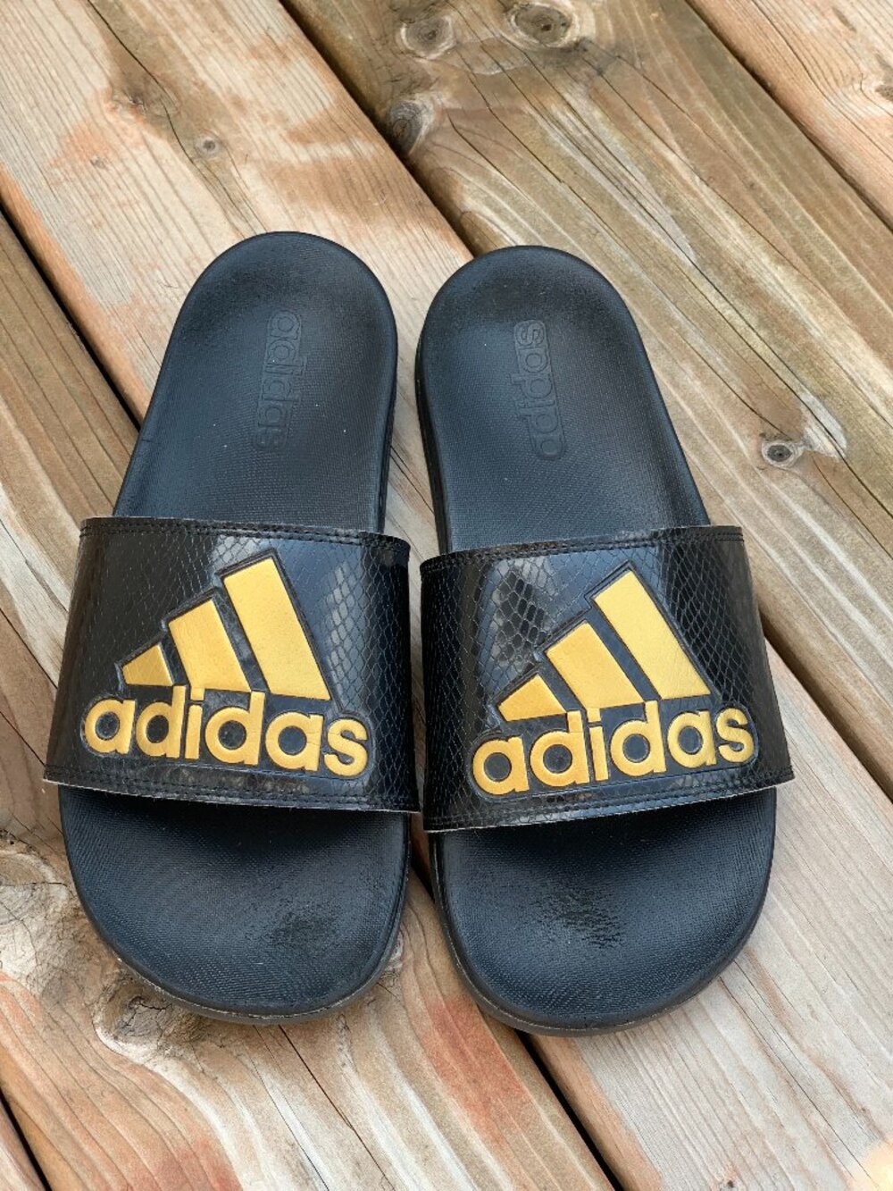Adidas Adilette Comfort Slides Sandal Mens 8 Black Metallic Gold Logo Gym Casual